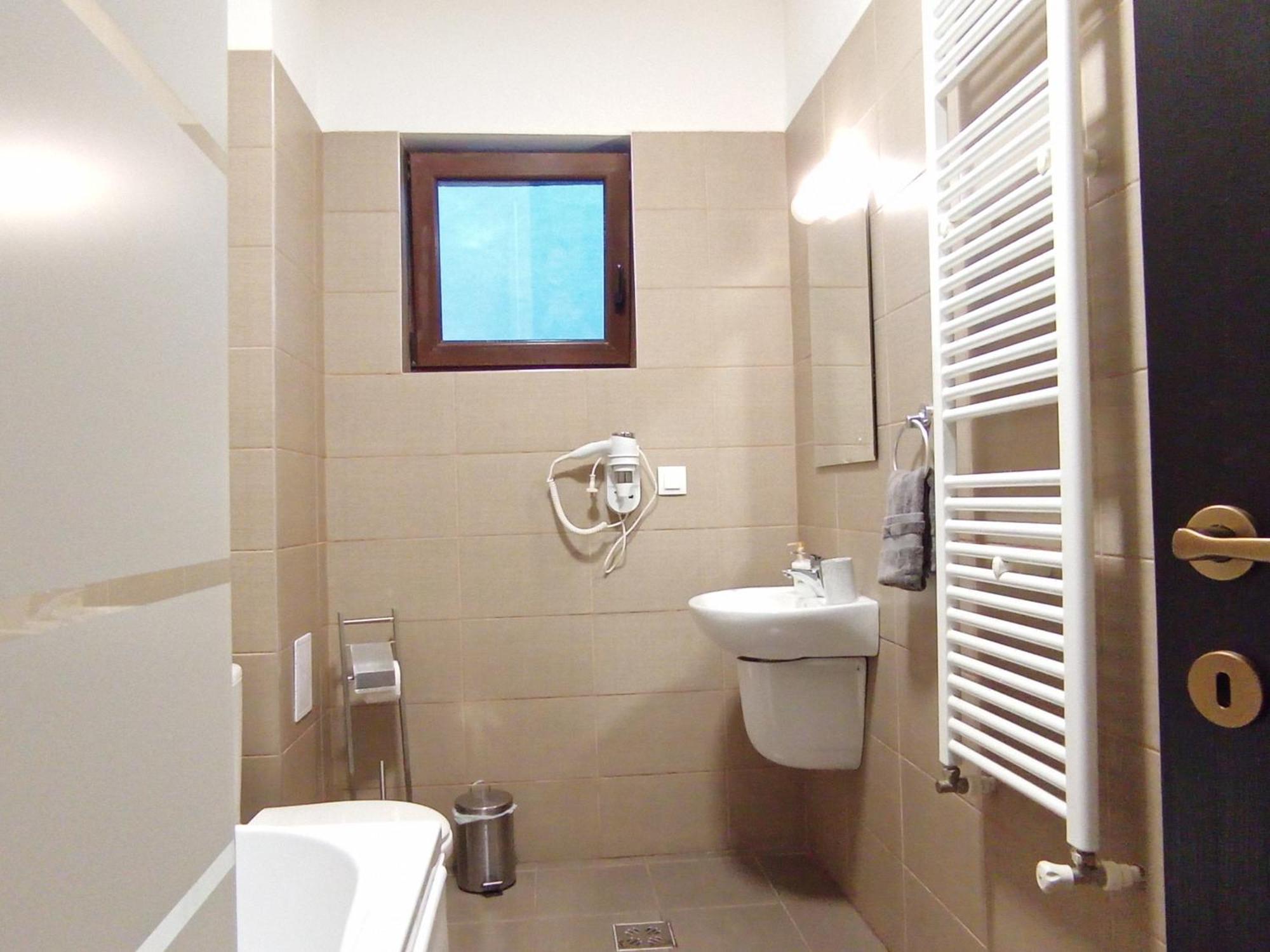 Aparthotel Laura คลูจ-นาโปกา ภายนอก รูปภาพ